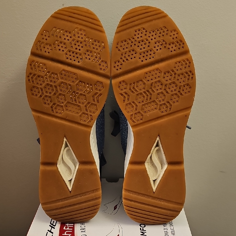 Skechers Gray Knit Lace-Up Arch Support Sneakers - Picture 4 of 11
